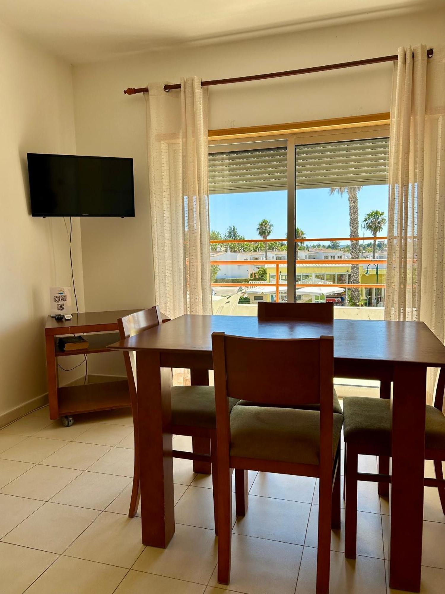 Apartahotel Santa Teresinha Alvor